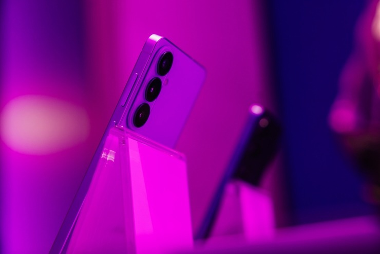 «Samsung» piesaka divus jaunumus ceļotājiem - Galaxy Buds4 sēriju un Galaxy S26 sēriju. Foto: Ka.lv 387227