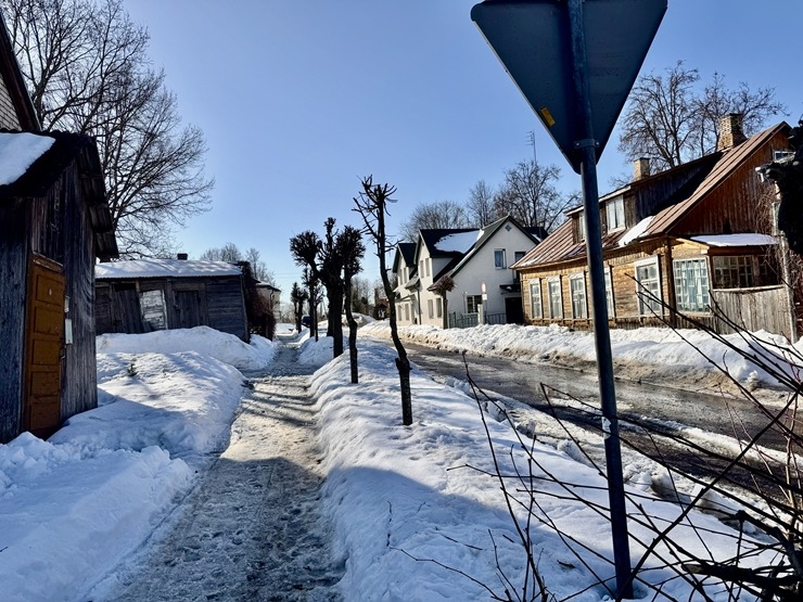 Sniegiem bagātā Dagda Krāslavas novadā atvadās no ziemas. Foto: Sintija Maļkeviča 387611
