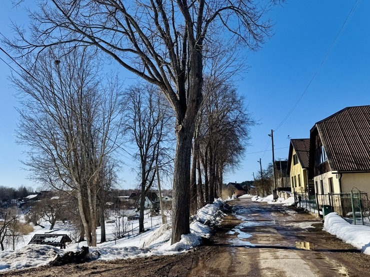 Sniegiem bagātā Dagda Krāslavas novadā atvadās no ziemas. Foto: Sintija Maļkeviča 387591
