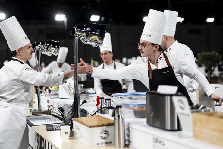 Latvijas pavāri ar godu nes Latvijas vārdu pasaulē, piedaloties prestižajā «Bocuse d’Or» konkursā 388450