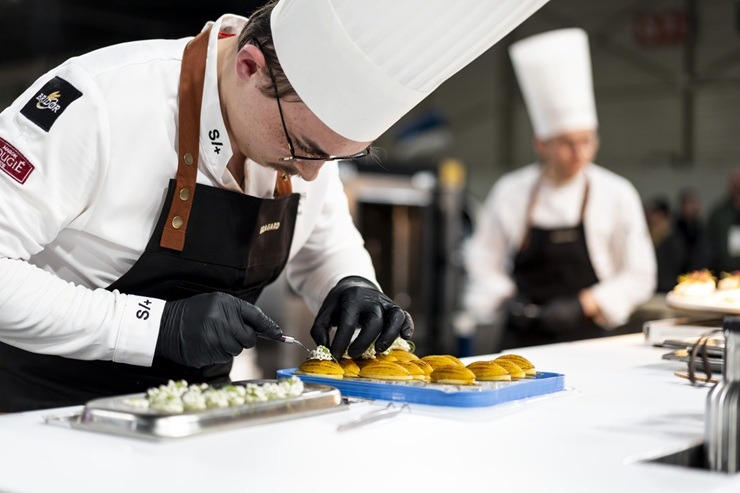 Latvijas pavāri ar godu nes Latvijas vārdu pasaulē, piedaloties prestižajā «Bocuse d’Or» konkursā 388453