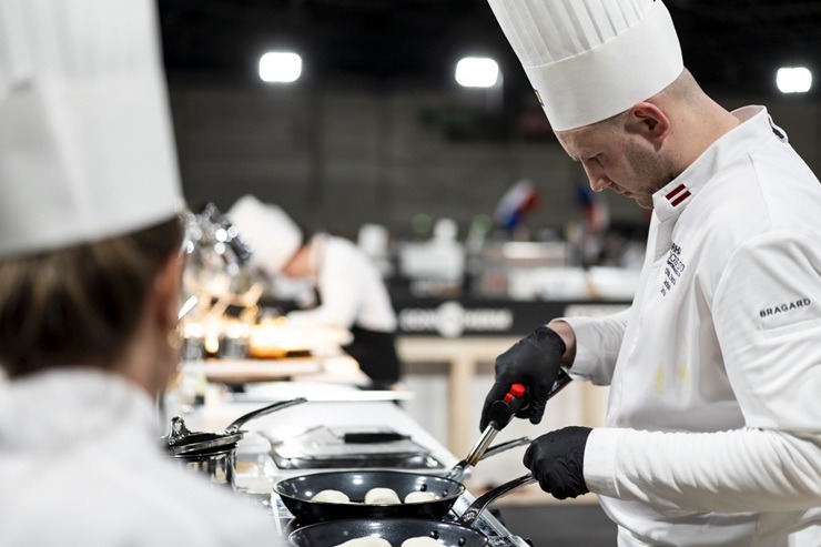Latvijas pavāri ar godu nes Latvijas vārdu pasaulē, piedaloties prestižajā «Bocuse d’Or» konkursā 388454