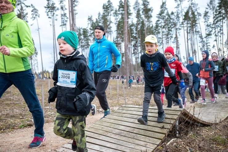 Ar Busuļa un Grēviņa dalību un 4000 dalībniekiem Tērvetē atklāta «Stirnubuka» 13.sezona 389008