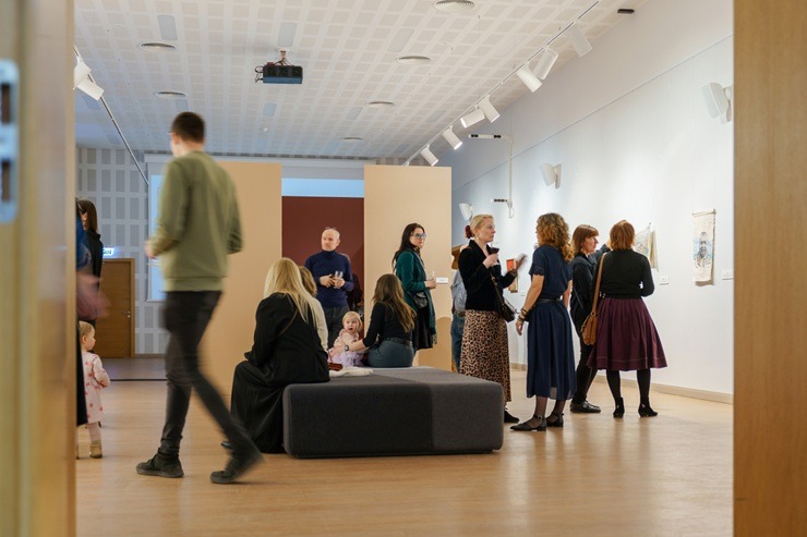 Kultūras centrā Siguldas «DEVONS» atklāj tekstilmākslinieces Zanes Šumeiko izstādi «Senču upe III» 389070