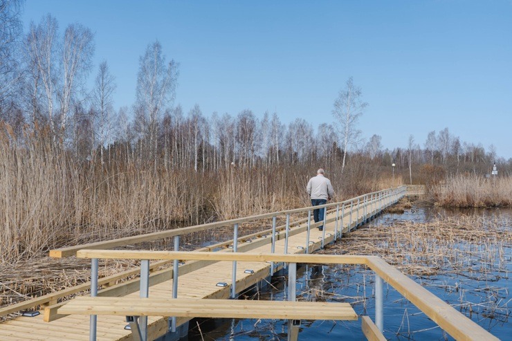 Balvu novada Viļakā atklāta garākā pontoniem peldošā pastaigu laipa Latvijā 389102
