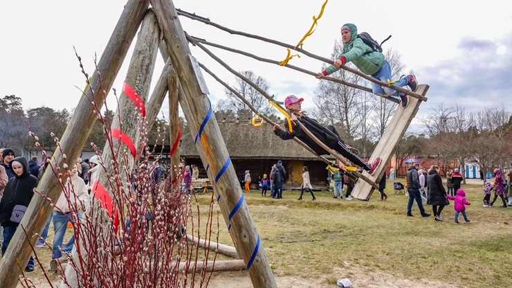 Jestri aizvada Lieldienas Piejūras brīvdabas muzejā Ventspilī 389306
