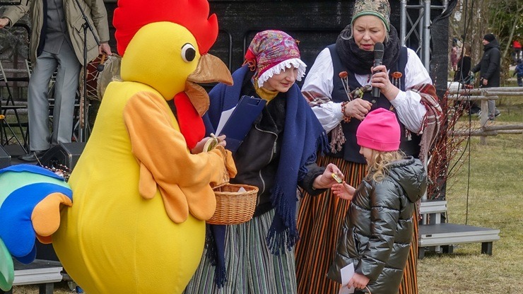 Jestri aizvada Lieldienas Piejūras brīvdabas muzejā Ventspilī 389309