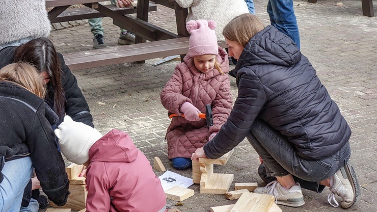 Putnu būrīšu talka Ventspils Bērnu pilsētiņā 389323