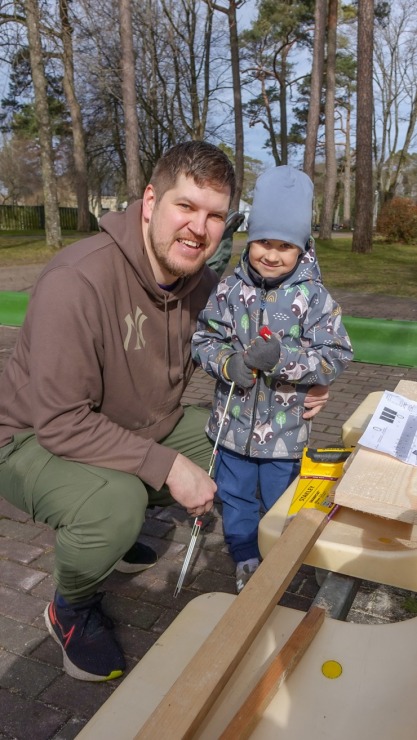Putnu būrīšu talka Ventspils Bērnu pilsētiņā 389318