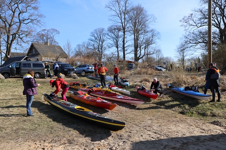 Latvijas airēšanas maratonu čempionāta posms uz Maltas upes Rēzeknes novadā piesaista kuplu sportisku skaitu. Foto: Estravel Latvia 389635