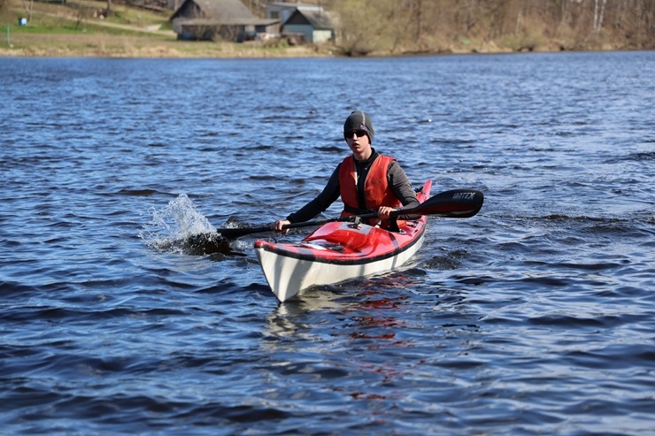 Latvijas airēšanas maratonu čempionāta posms uz Maltas upes Rēzeknes novadā piesaista kuplu sportisku skaitu. Foto: Estravel Latvia 389667