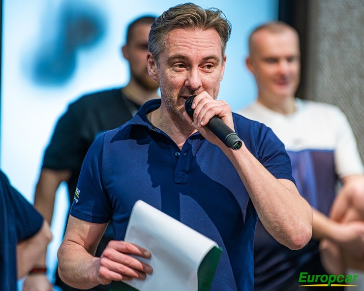 «Europcar» komanda tiekas ar sadarbības partneriem padela kortos 390263
