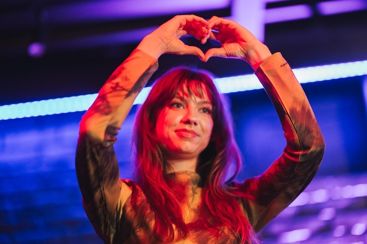 Gada hip-hop mākslinieks Fiņķis plosās Liepājas naktsklubā 390282