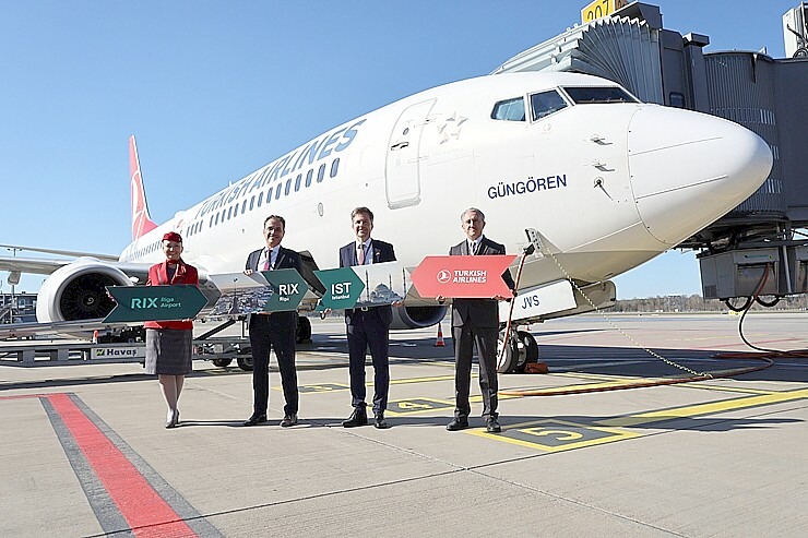 Lidsabiedrība «Turkish Airlines» kopā ar pasažieriem atzīmē 20 gadus Rīgas lidostā 390332