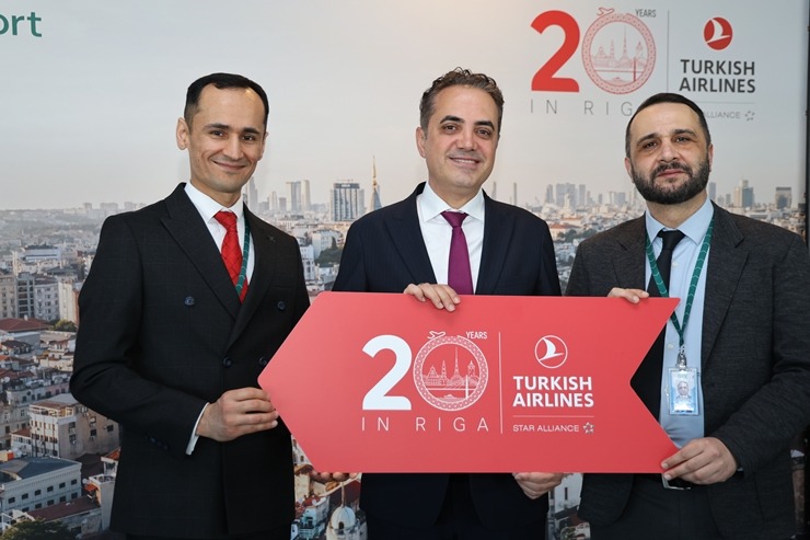 Lidsabiedrība «Turkish Airlines» kopā ar pasažieriem atzīmē 20 gadus Rīgas lidostā 390336