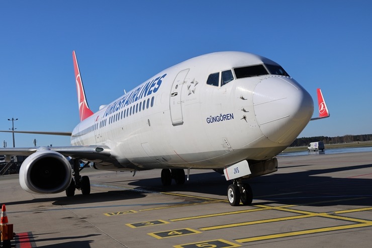 Lidsabiedrība «Turkish Airlines» kopā ar pasažieriem atzīmē 20 gadus Rīgas lidostā 390321