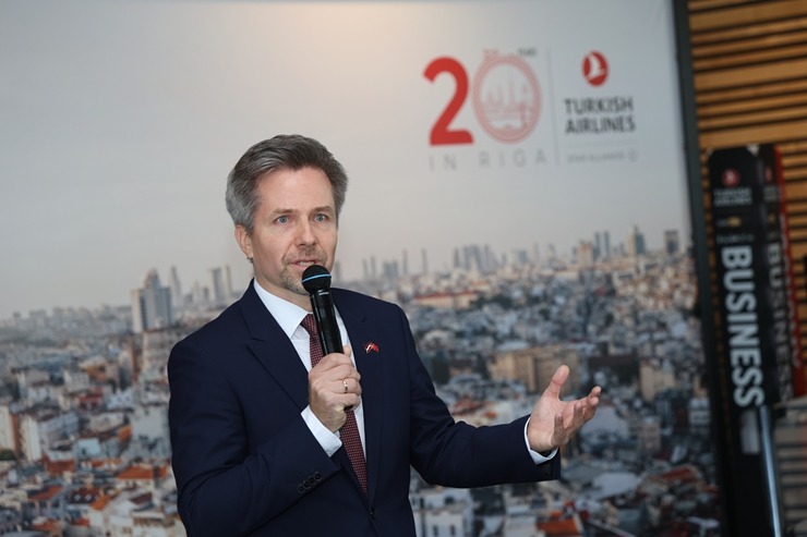 Lidsabiedrība «Turkish Airlines» kopā ar pasažieriem atzīmē 20 gadus Rīgas lidostā 390324