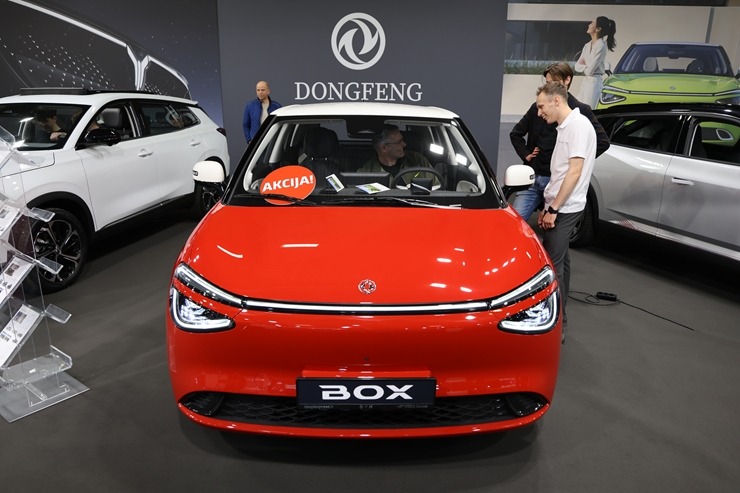 Ķīpsalā pulcējas auto fani uz starptautisko autoindustrijas izstādi 2026 390435