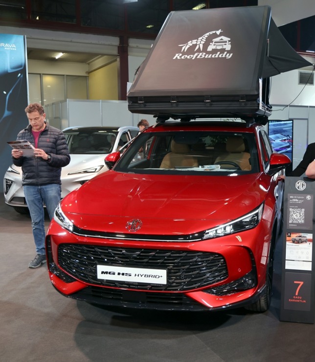 Ķīpsalā pulcējas auto fani uz starptautisko autoindustrijas izstādi 2026 390439