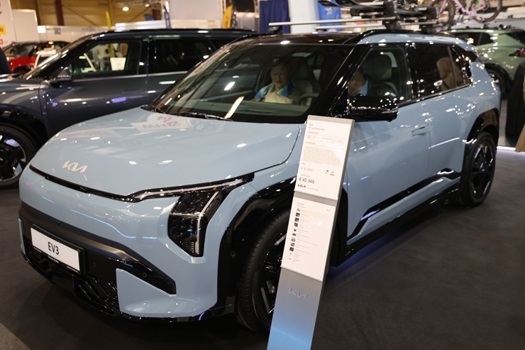 Ķīpsalā pulcējas auto fani uz starptautisko autoindustrijas izstādi 2026 390448