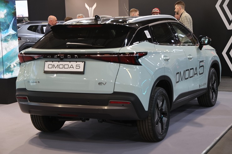 Ķīpsalā pulcējas auto fani uz starptautisko autoindustrijas izstādi 2026 390449