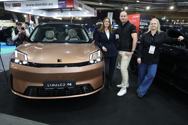 Ķīpsalā pulcējas auto fani uz starptautisko autoindustrijas izstādi 2026 390455