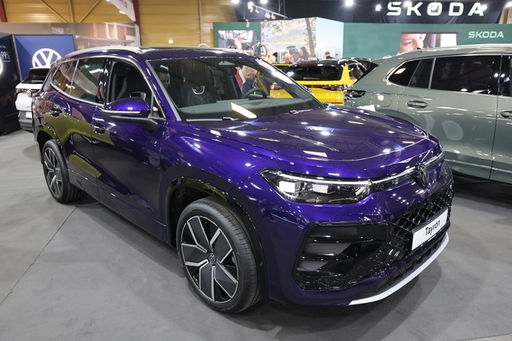 Ķīpsalā pulcējas auto fani uz starptautisko autoindustrijas izstādi 2026 390456