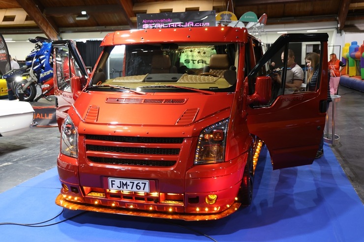 Ķīpsalā pulcējas auto fani uz starptautisko autoindustrijas izstādi 2026 390477