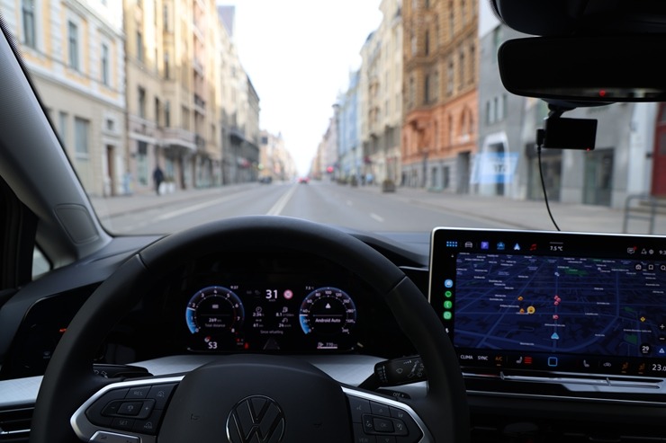 Sadarbībā ar auto nomu «SIXT Latvija» apceļojam Rīgu - VW Golf Variant no 24 eiro dienā 390678