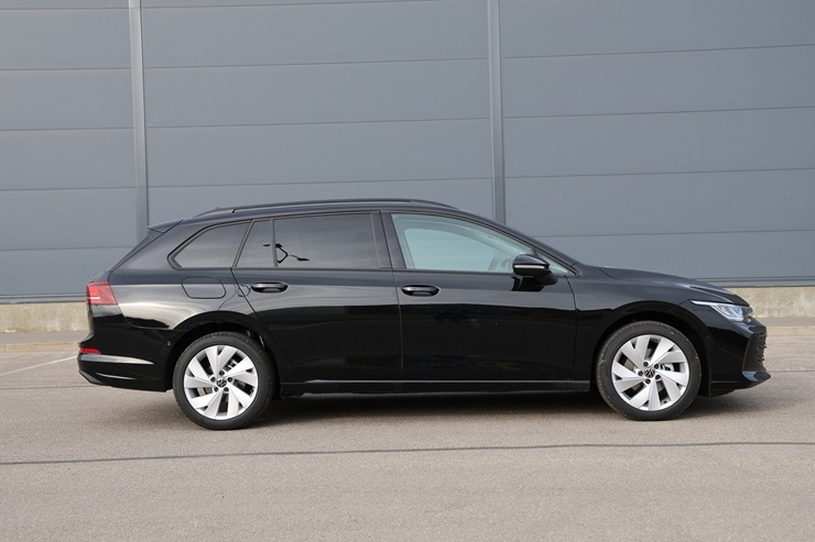 Sadarbībā ar auto nomu «SIXT Latvija» apceļojam Rīgu - VW Golf Variant no 24 eiro dienā 390680