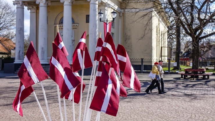 Latvijas Neatkarības atjaunošanas dienas svētku noskaņa Ventspilī 390795