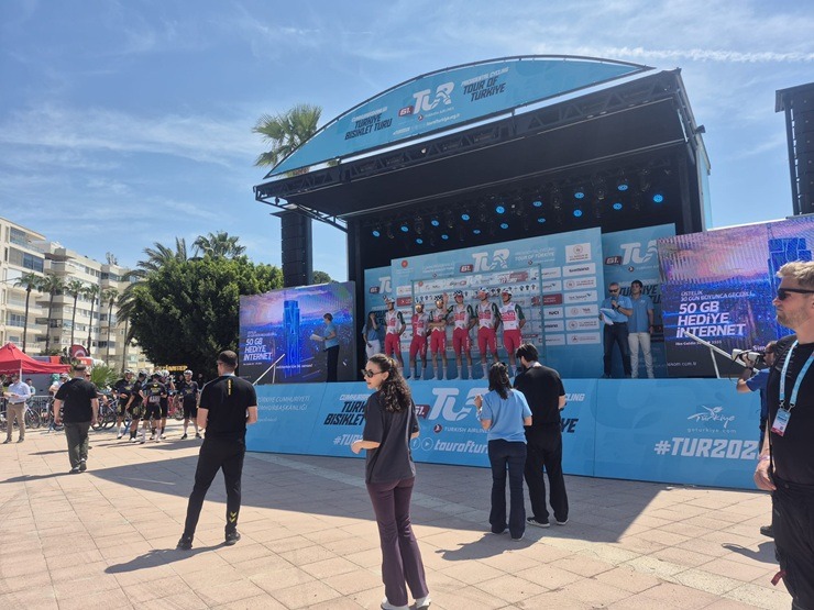 Travelnews.lv novēro  «Presidential Cycling Tour of Türkiye» aizkulises Antālijā 390935