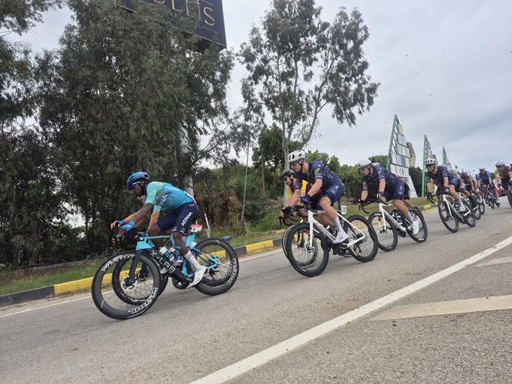 «Presidential Cycling Tour of Türkiye» dalībnieki noslēdz Antālijas posmus 390959