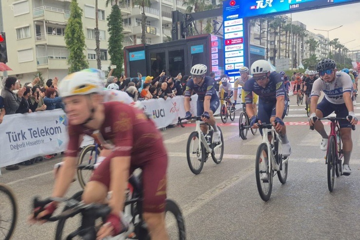 «Presidential Cycling Tour of Türkiye» dalībnieki noslēdz Antālijas posmus 390963