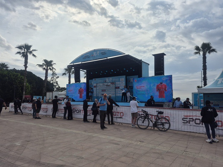 «Presidential Cycling Tour of Türkiye» dalībnieki noslēdz Antālijas posmus 390950