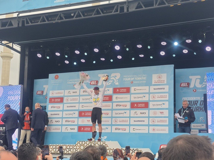 Spītējot aukstumam, Ankarā noslēdzas «Presidential Cycling Tour of Türkiye» 390972
