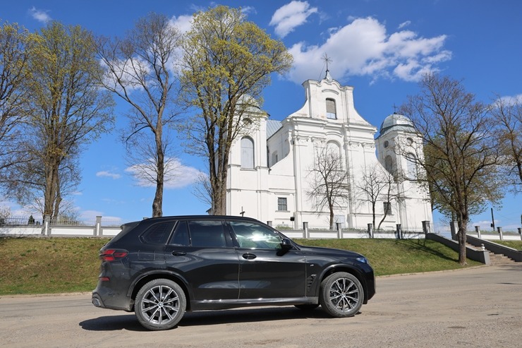 Sadarbībā ar auto nomu «SIXT Latvija» apceļojam svētku Latviju - BMW X5 no 60 eiro dienā 390997