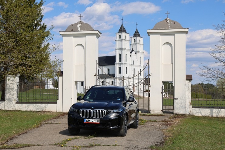 Sadarbībā ar auto nomu «SIXT Latvija» apceļojam svētku Latviju - BMW X5 no 60 eiro dienā 390985