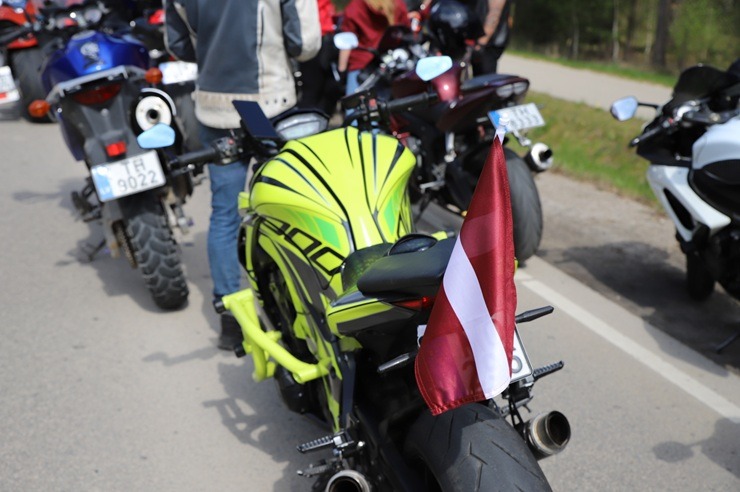 Jēkabpilieši dodas patriotiskā Karogu braucienā 391086