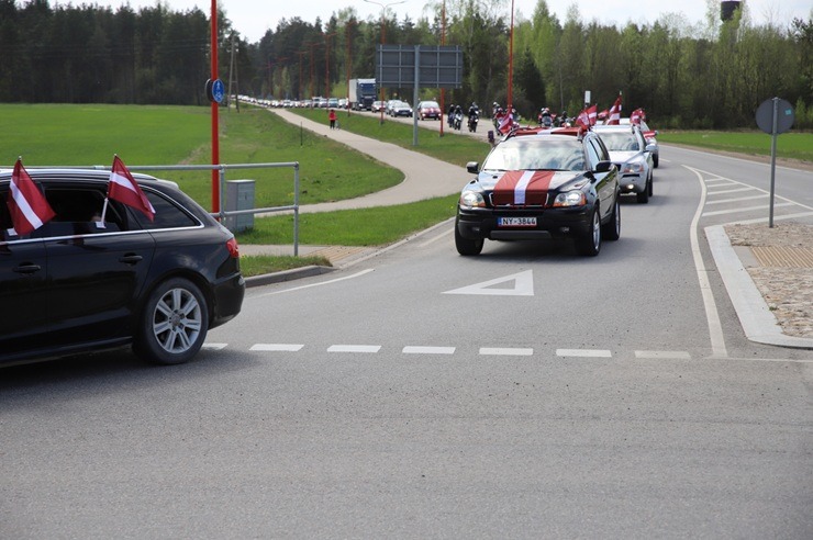 Jēkabpilieši dodas patriotiskā Karogu braucienā 391089