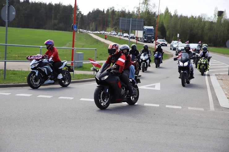 Jēkabpilieši dodas patriotiskā Karogu braucienā 391090