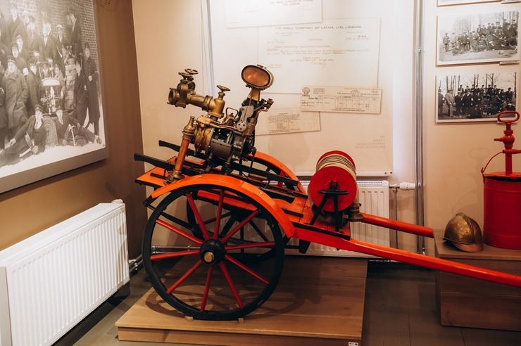 Gids Jānis Zariņš piedāvā izzinošu pārgājienu «Ainažiem–100». Foto: Lauma Dūmiņa (Foto feja) 391496