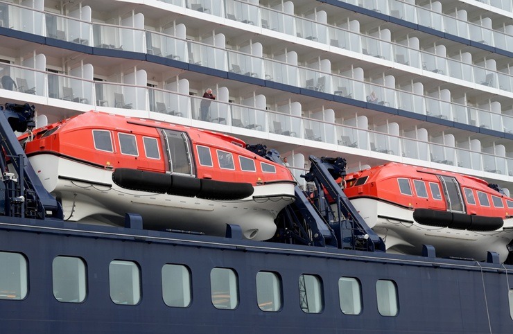 Rīgas ostā sagaida 333 metru garo «Mein Schiff Relax» – lielāko kruīza kuģi ostas vēsturē 391917