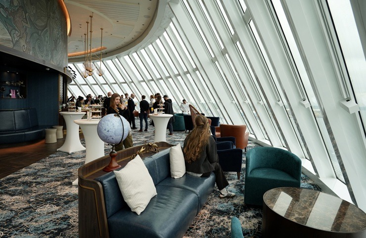 Rīgas ostā sagaida 333 metru garo «Mein Schiff Relax» – lielāko kruīza kuģi ostas vēsturē 391919