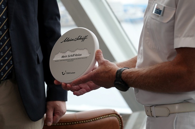 Rīgas ostā sagaida 333 metru garo «Mein Schiff Relax» – lielāko kruīza kuģi ostas vēsturē 391921