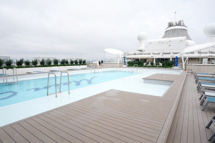 Rīgas ostā sagaida 333 metru garo «Mein Schiff Relax» – lielāko kruīza kuģi ostas vēsturē 391925