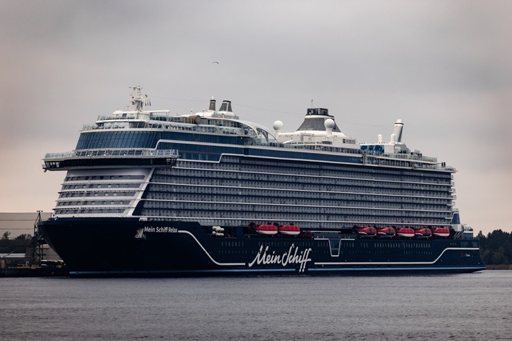 Rīgas ostā sagaida 333 metru garo «Mein Schiff Relax» – lielāko kruīza kuģi ostas vēsturē 391909