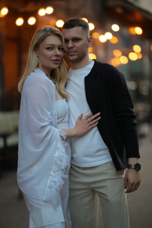 Rīgas kafejnīca «Innocent» kopā ar skaistumkopšanas salonu atzīmē vasaras sezonas atklāšanu «White and Shine» stilā. Foto: Alise Priekule 392092