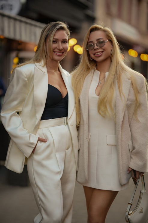 Rīgas kafejnīca «Innocent» kopā ar skaistumkopšanas salonu atzīmē vasaras sezonas atklāšanu «White and Shine» stilā. Foto: Alise Priekule 392099