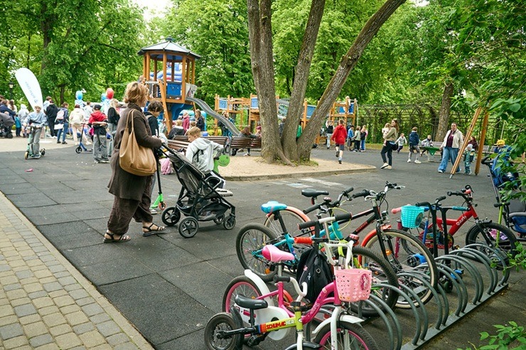 Rīdzinieki pulcējas Ziemeļblāzmas Bērnu svētkos 392879